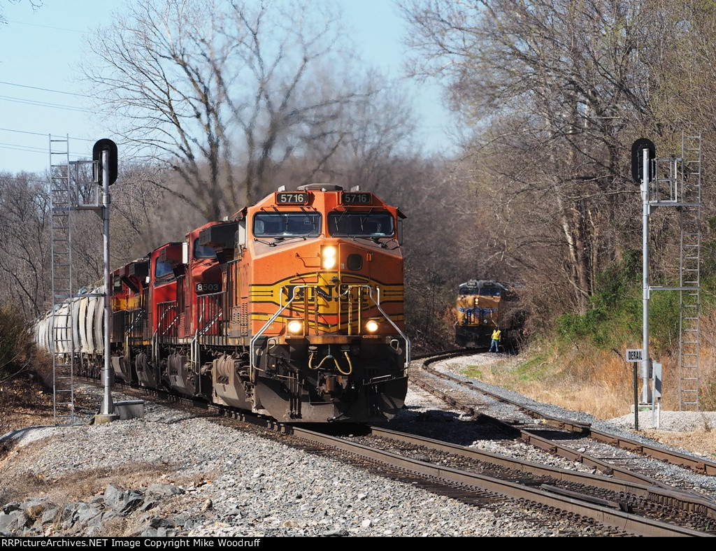 BNSF 5716